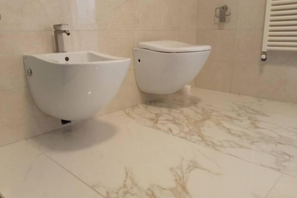 Entire Flat, Independent Entrance, 20 Mins To Bgy - Bergamo Milan Airport Apartment Nembro Bagian luar foto