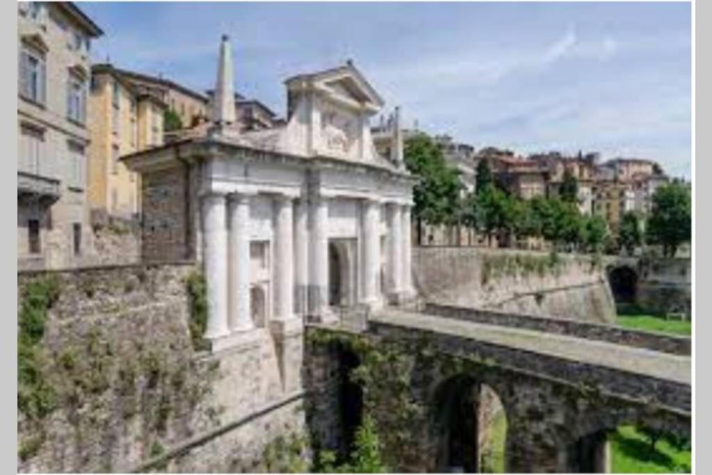 Entire Flat, Independent Entrance, 20 Mins To Bgy - Bergamo Milan Airport Apartment Nembro Bagian luar foto